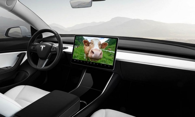 Tesla объявила, что интерьер Model 3 теперь будет на 100% без кожи
